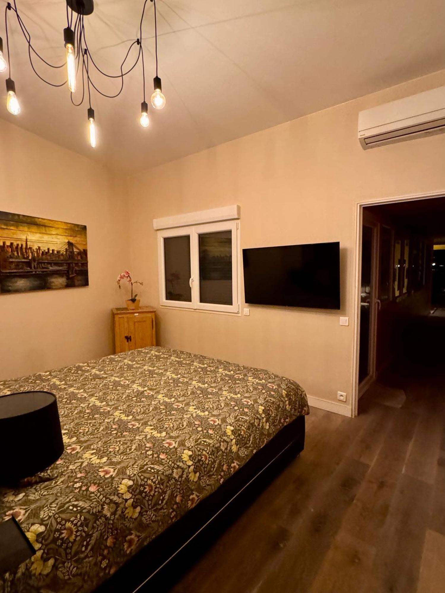Loft Spa Reims-Fr 250M2 Privatifs, Piscine Interieure Chauffee, Spa Et Parking Ngoại thất bức ảnh